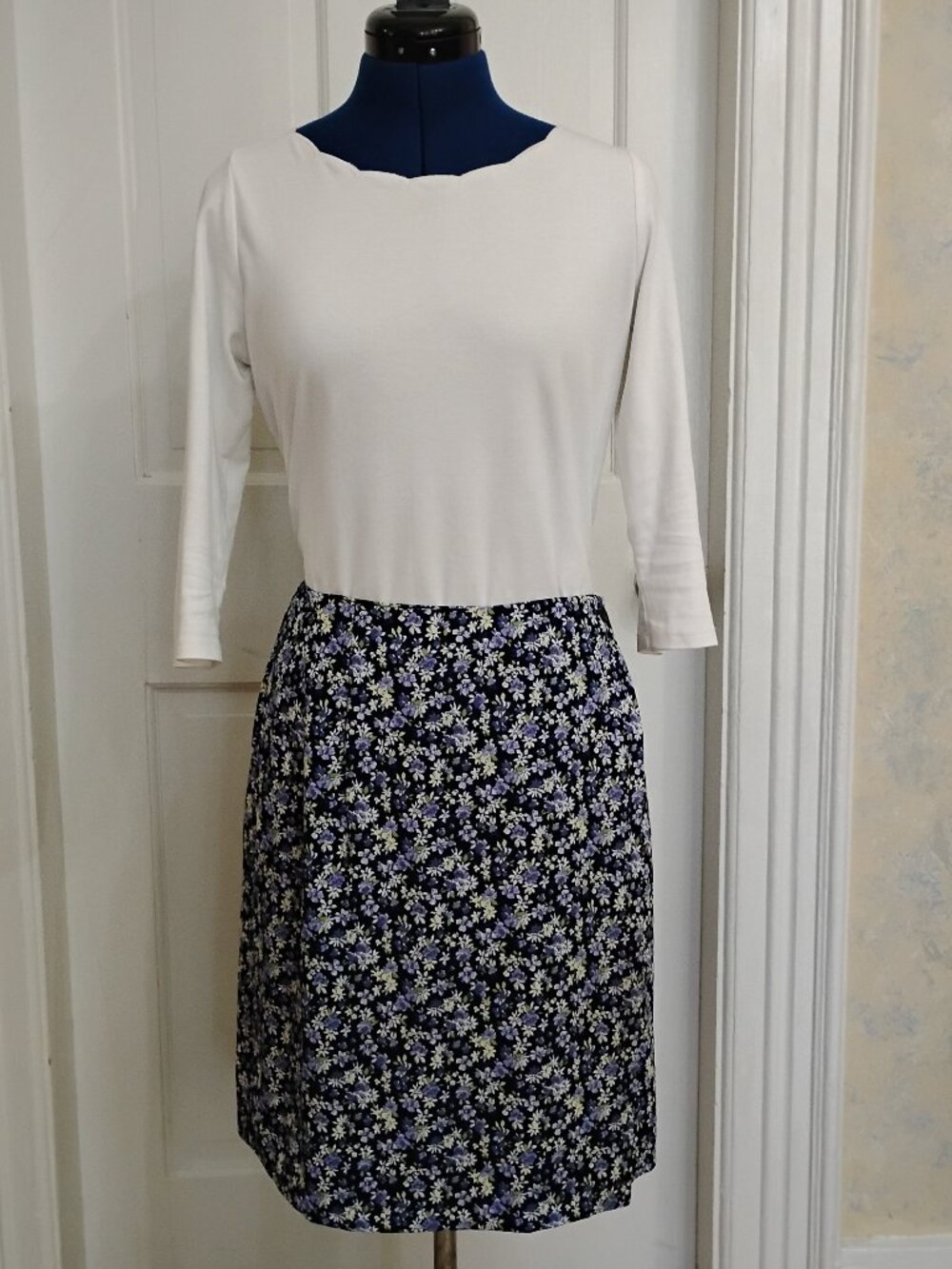 Dressbarn Purple Ditsy Floral Knee Length Wrap Skirt